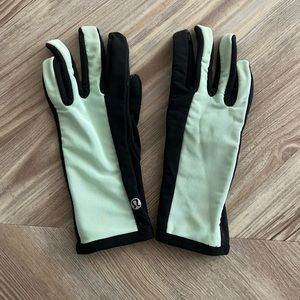 Lululemon Mint Green reflective running gloves digital use friendly